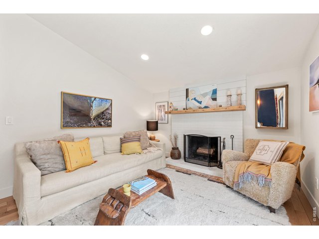 Property Photo 21 Living Room