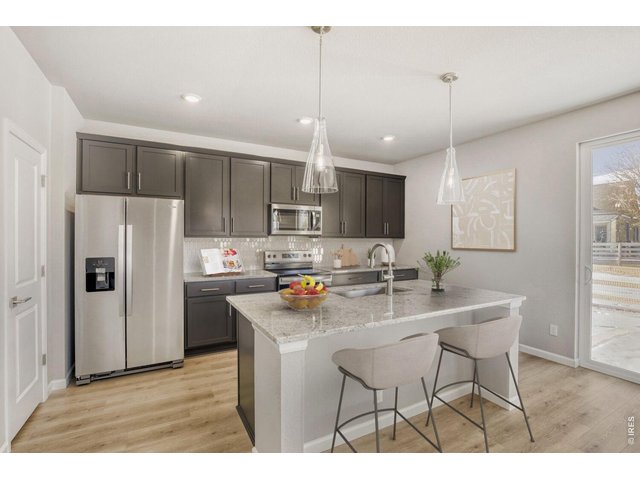 Property Photo 6 Eat-in kitchen