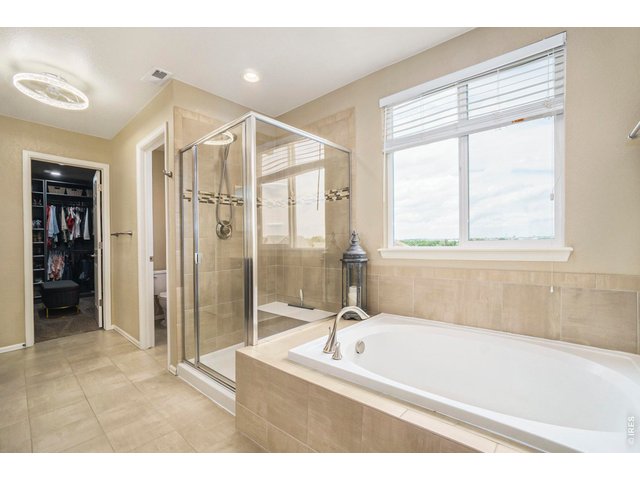 Property Photo 18 Primary 5 Piece Bath