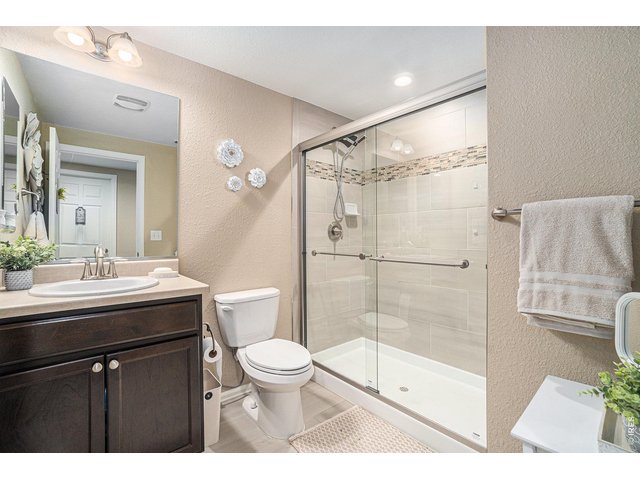 Property Photo 39 Basement bathroom