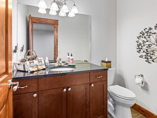 Property Photo 42 1/2 bath, lower level
