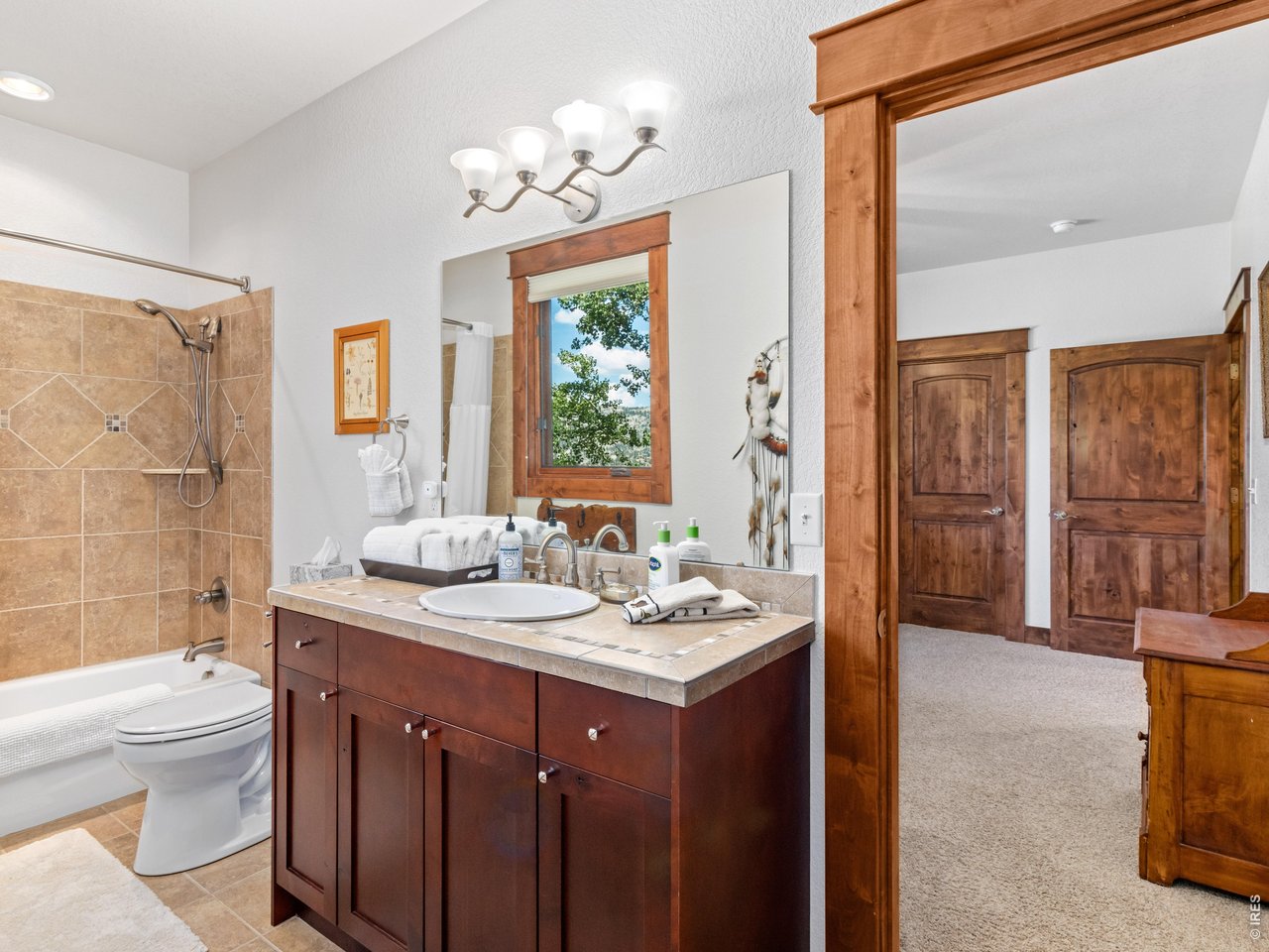 Property Photo 40 Full bathroom, lower level