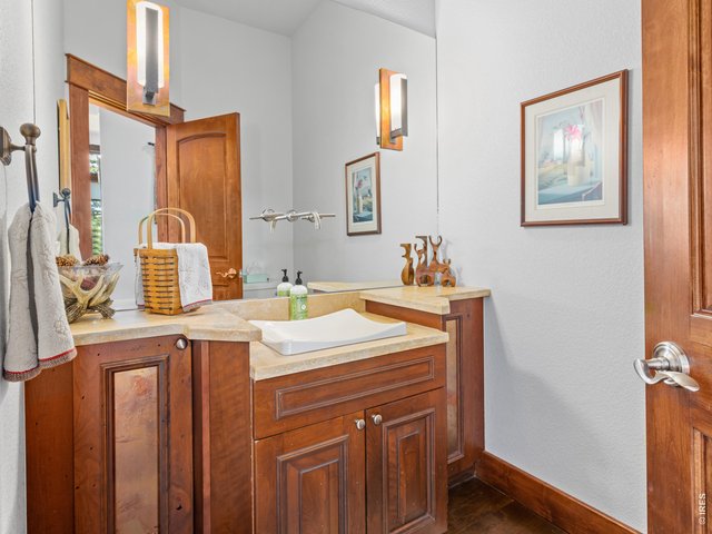Property Photo 35 1/2 bath, main level