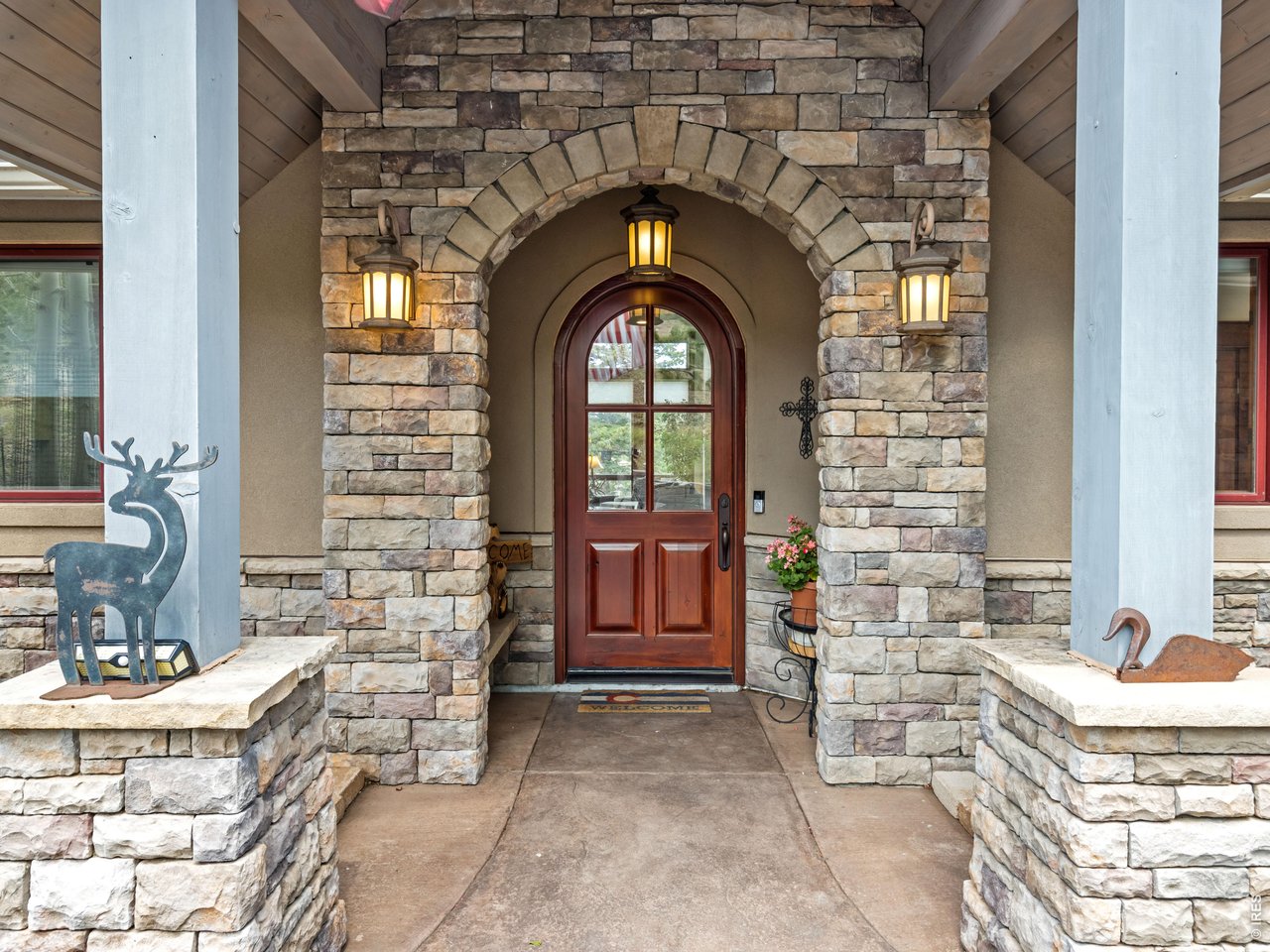 Property Photo 47 Stunning entrance