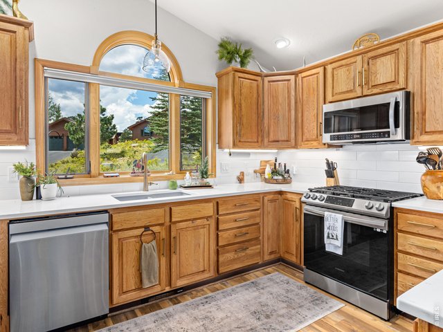 Property Photo 17 Open layout kitchen