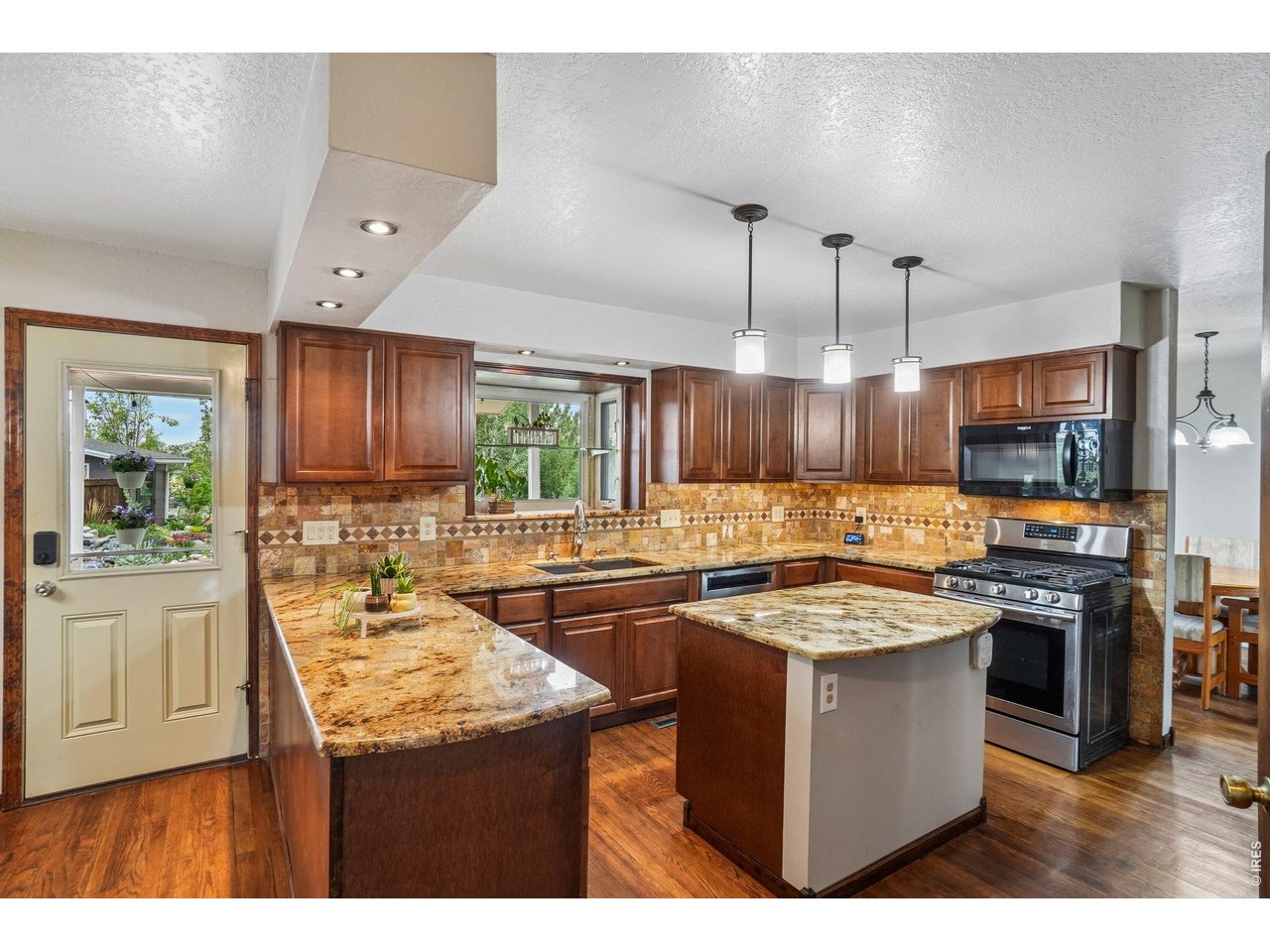 Property Photo 6 Updated beautiful kitchen with island