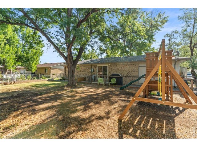 Property Photo 37 Swingset included!