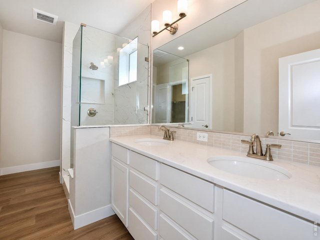Property Photo 22 Primary Bath