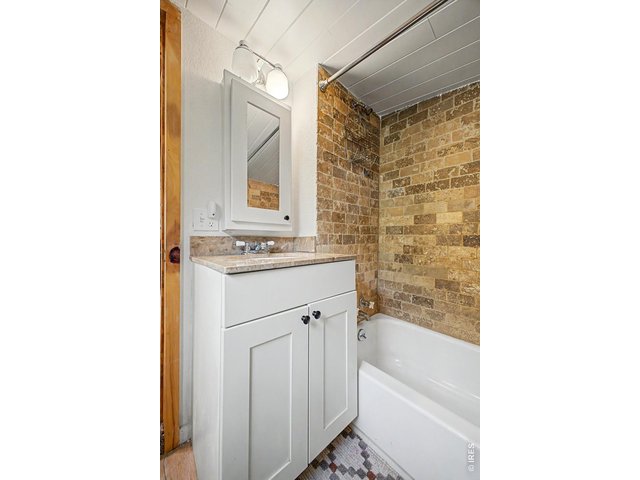 Property Photo 17 Full bath