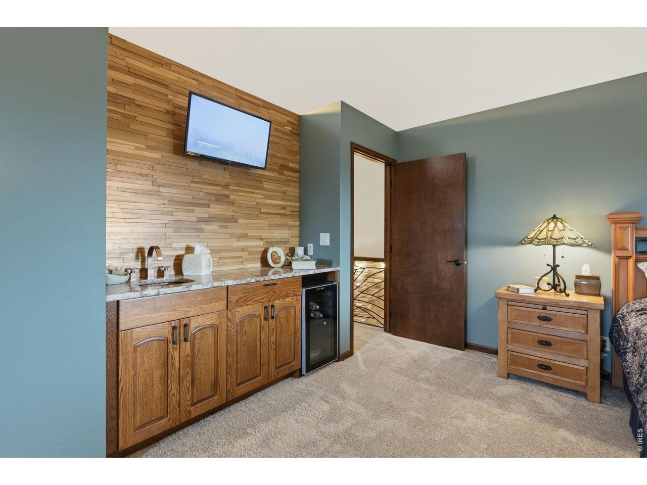 Property Photo 13 Primary bedroom wet bar