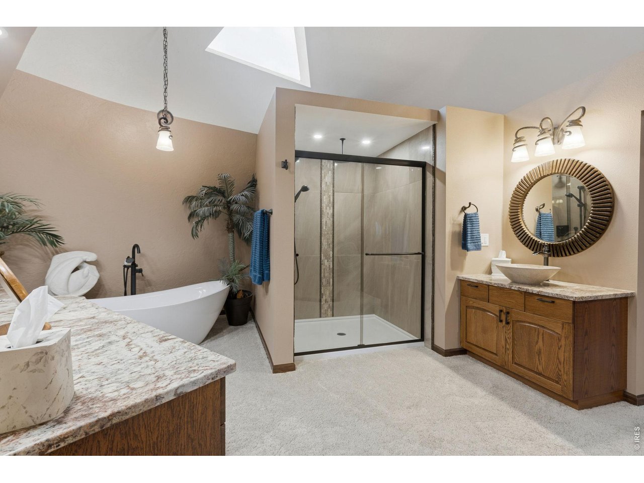 Property Photo 16 Fully renovated primary bathroom