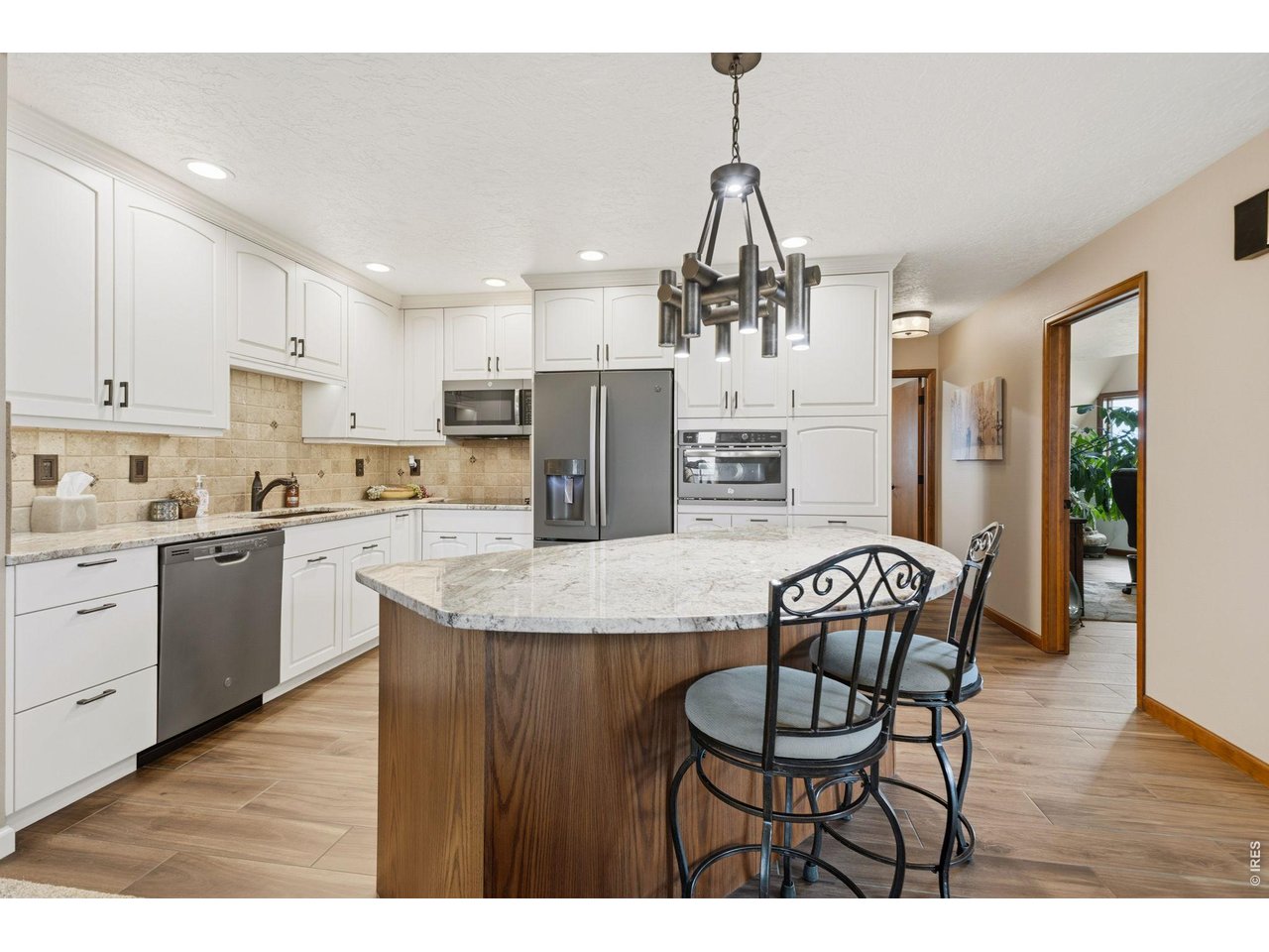 Property Photo 9 Fully remodeled kitchen