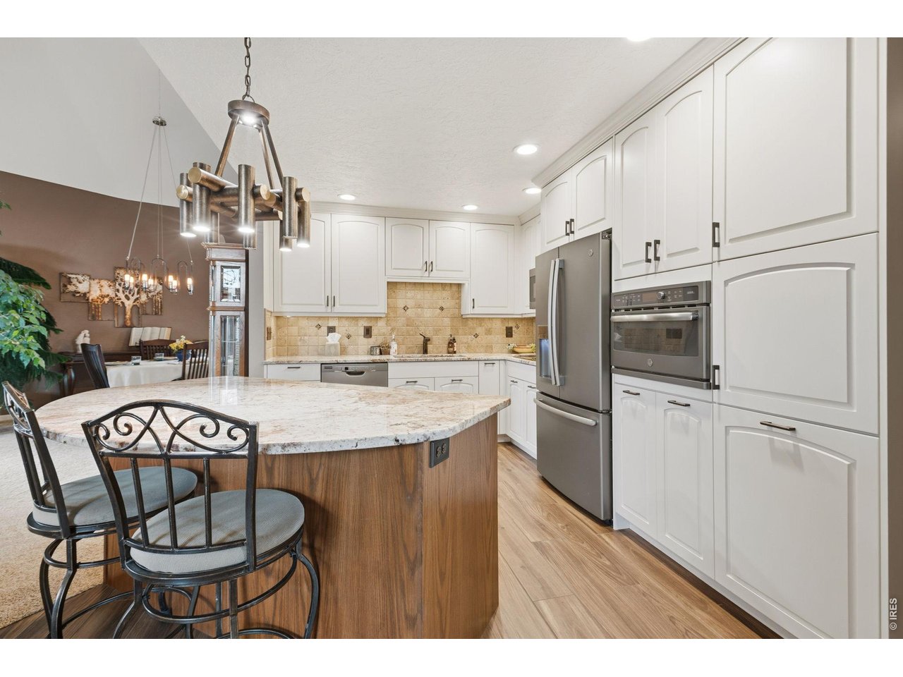 Property Photo 8 Thoughtfully designed kitchen