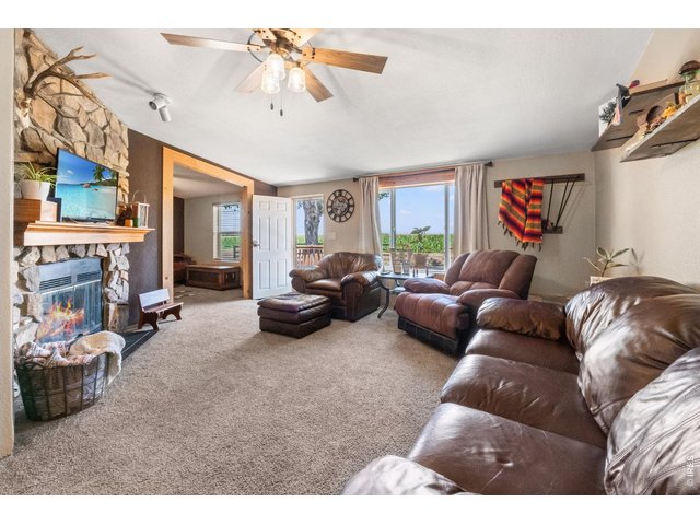 Property Photo 8 Living Room