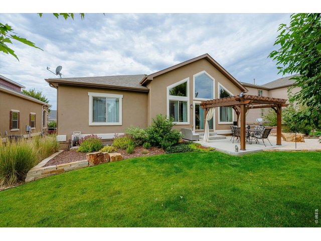Property Photo 2 Welcome Home! Ranch Style Home Backing to Greenbelt in a NO METRO TAX Community!