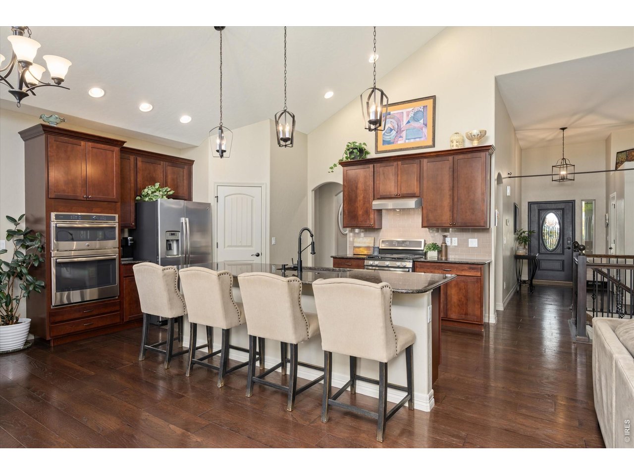 Property Photo 10 Double Ovens, Stainless Steel Appliances, Upgraded Light Fixtures!