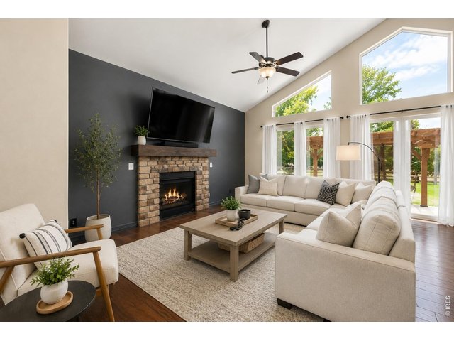 Property Photo 6 Accent Walls- Freshly Painted Interior