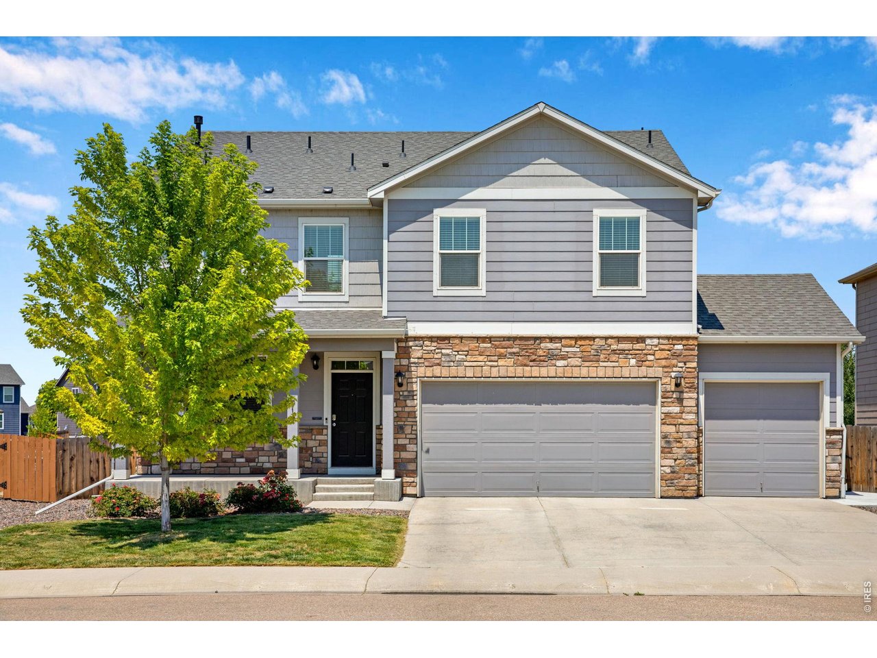 Property Photo 2 Welcome home to 912 Charlton Dr.!