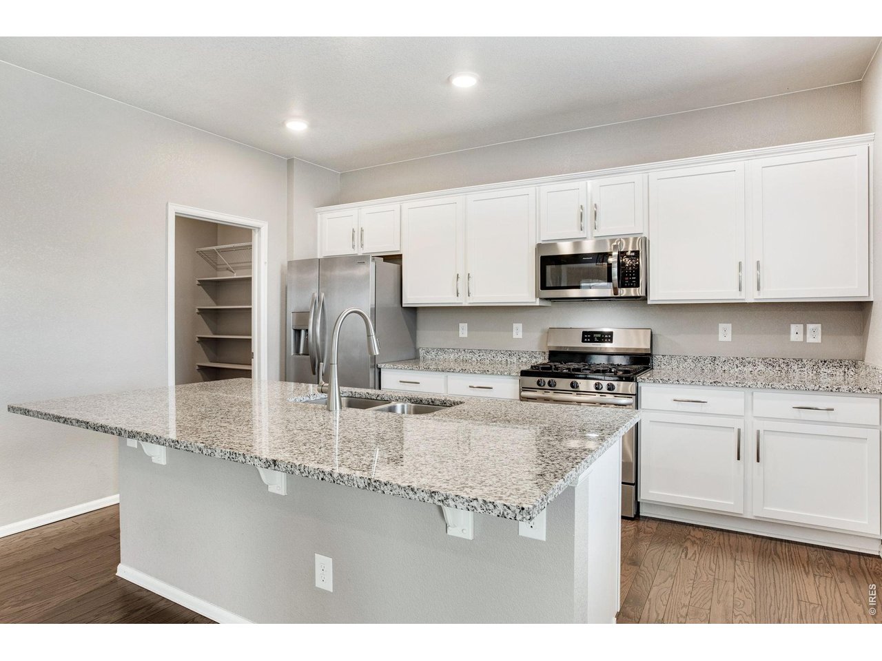 Property Photo 13 Oversized granite kitchen island
