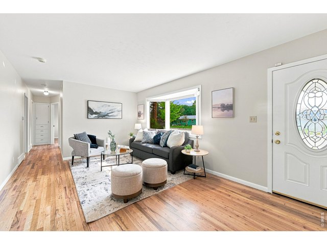 Property Photo 4 Living Room