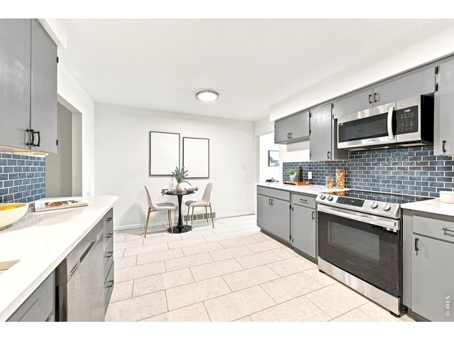 Property Photo 8 Kitchen