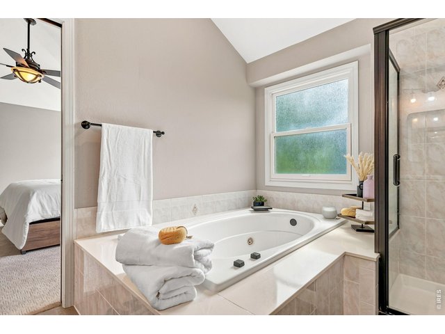 Property Photo 24 Updated en-suite primary bathroom with soaking tub.