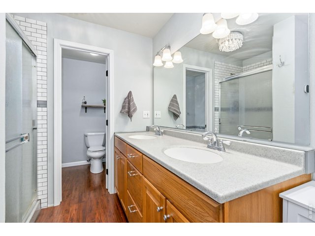 Property Photo 36 Luxurious five-piece en suite bathroom.