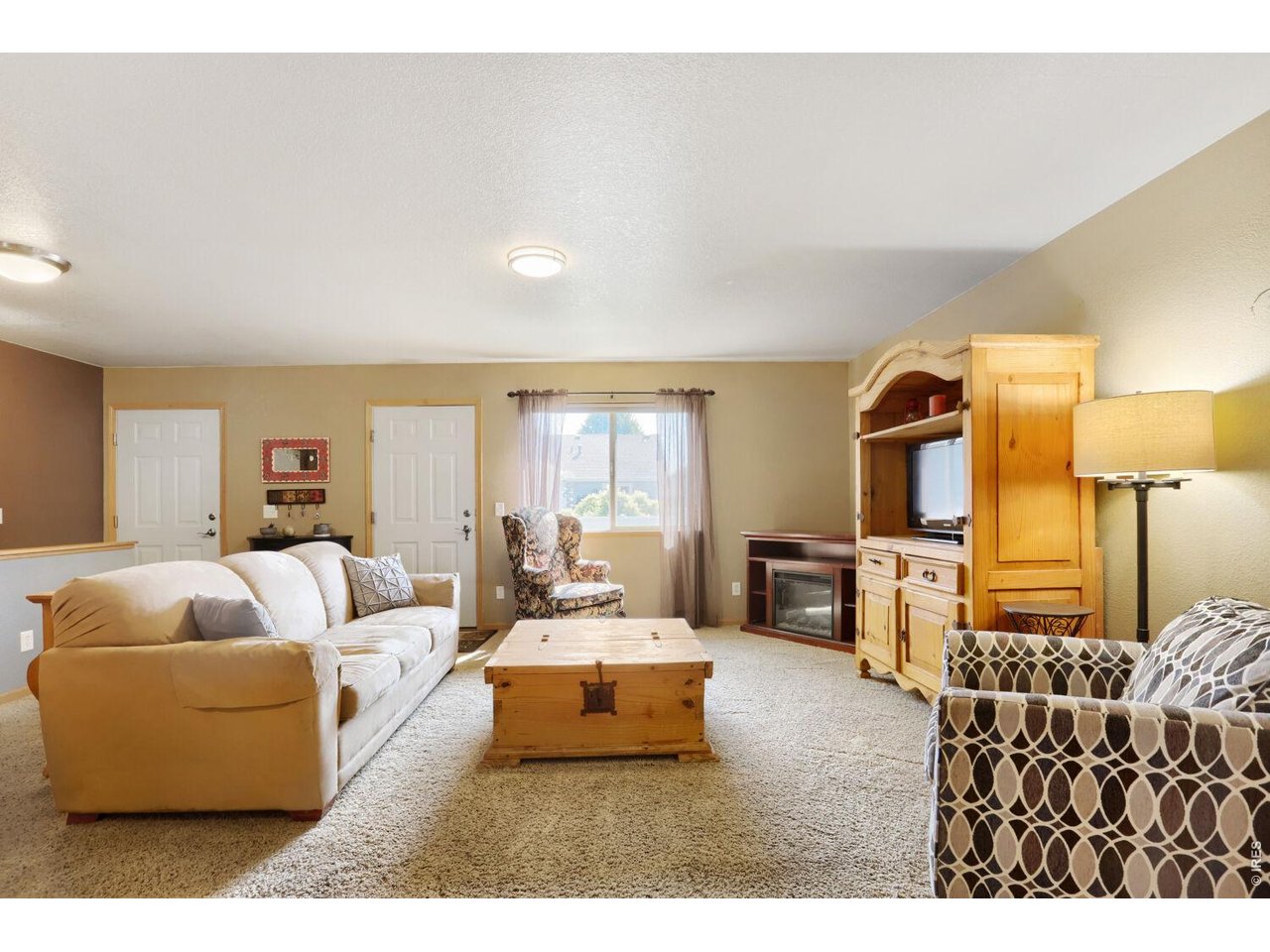 Property Photo 7 Large living room