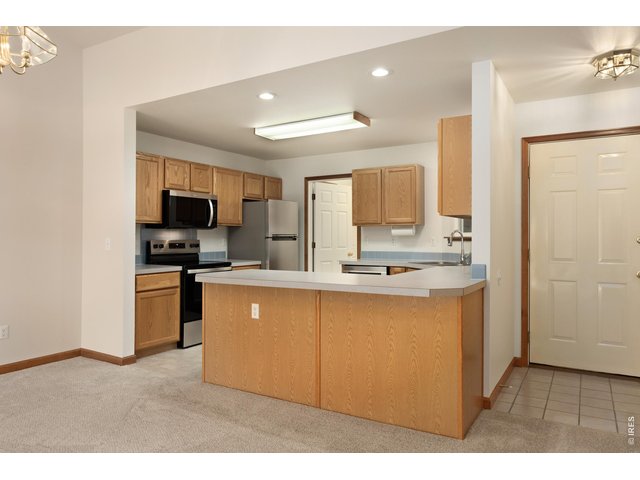 Property Photo 7 Large Eat-In Kitchen with Breakfast Bar Island