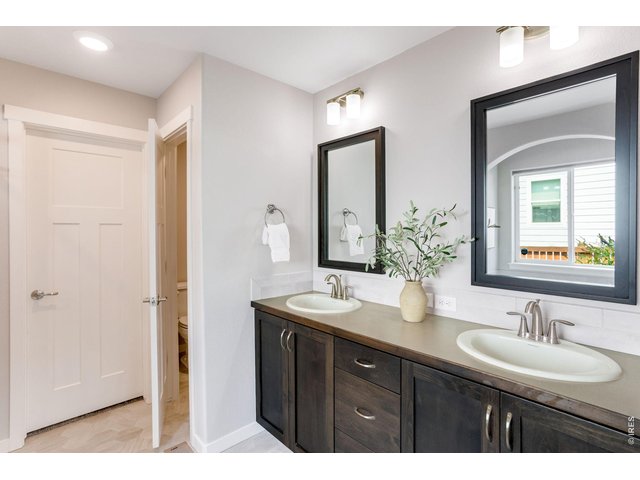 Property Photo 19 Full 5 piece primary bathroom suite