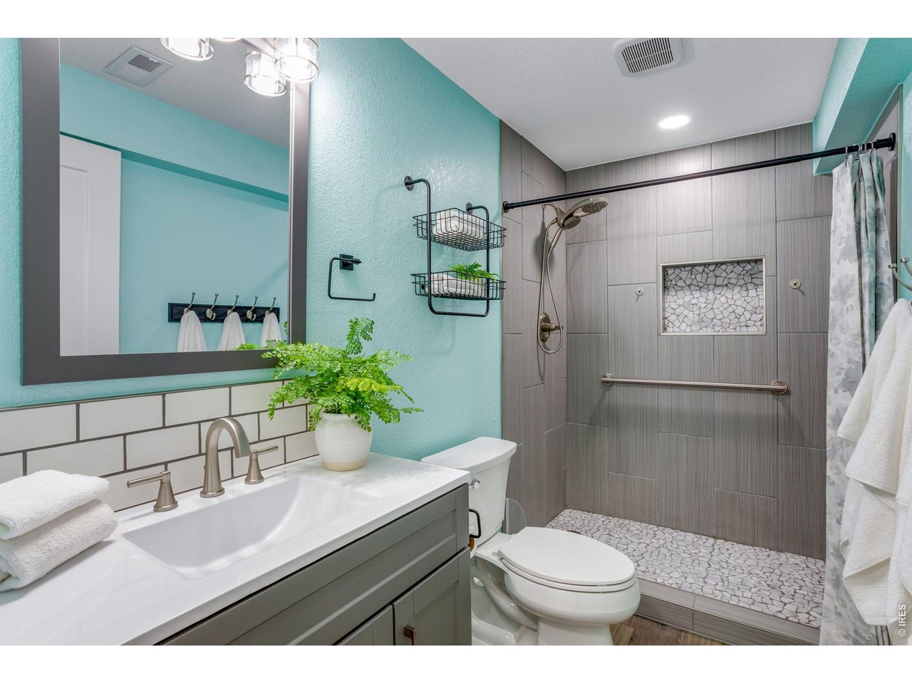 Property Photo 27 Modern and Fresh 3/4 ensuite, the perfect oasis for guests, home office, in law suite or studio!