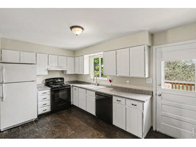 Property Photo 6 Kitchen
