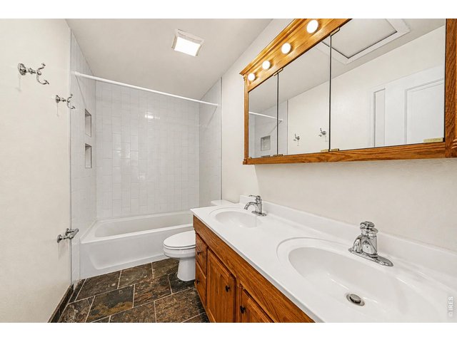 Property Photo 10 Main level bathroom