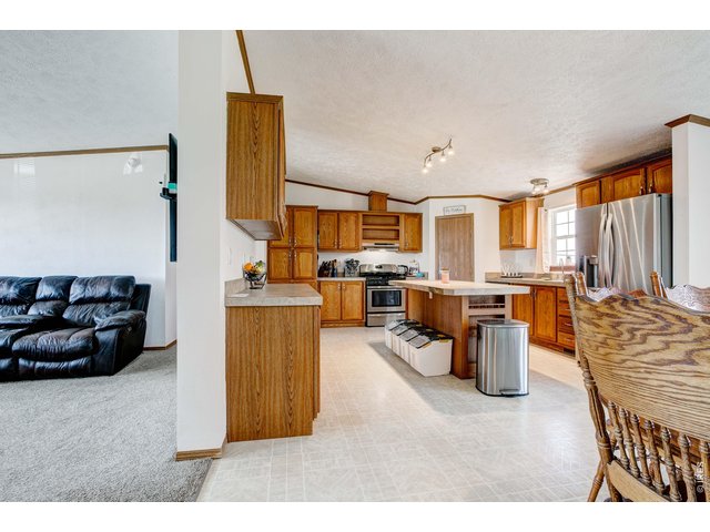 Property Photo 10 Plenty of cabinets in large, bright kitchen!