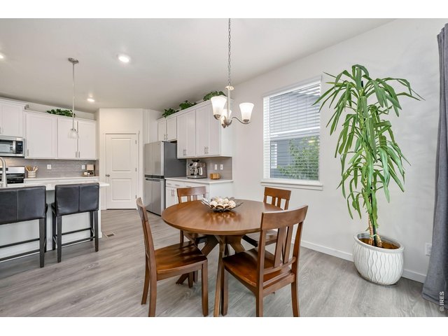 Property Photo 6 Eat-in kitchen.