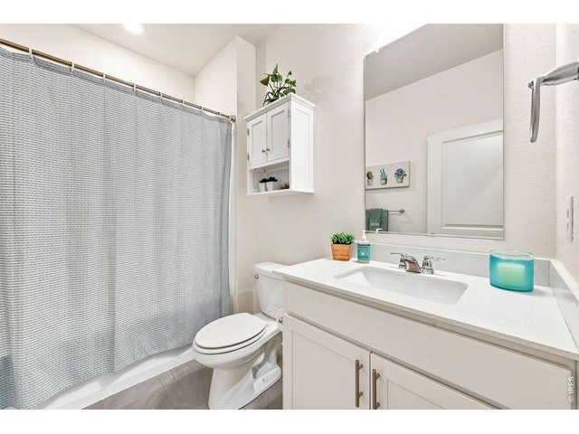 Property Photo 18 Full bathroom located at the front of the home in between bedrooms 2 & 3.