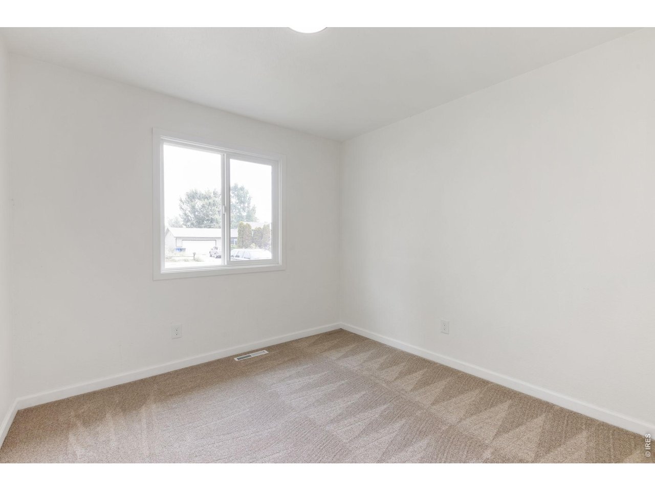 Property Photo 13 Bed 2 on Main