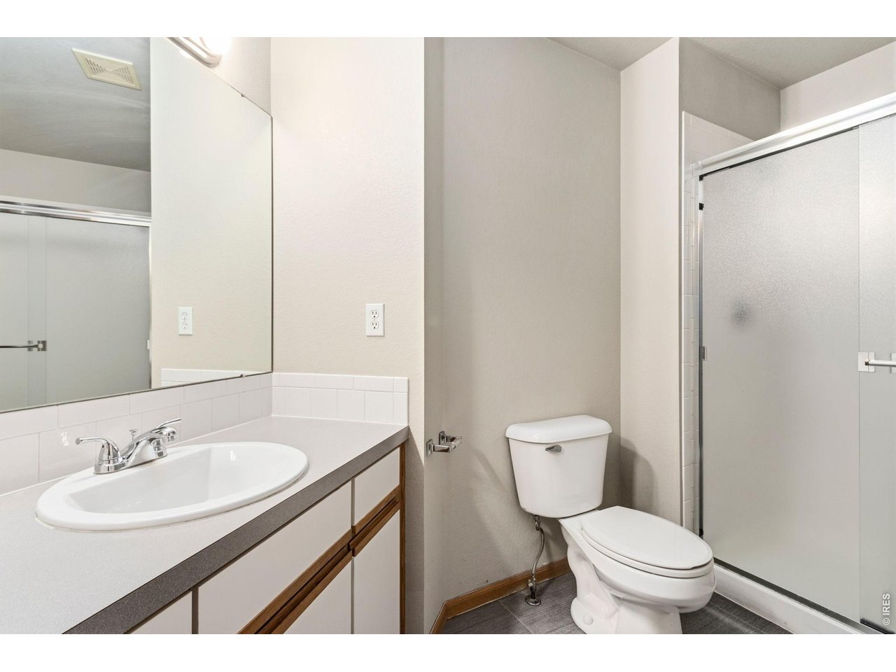 Property Photo 14 Primary ensuite bath