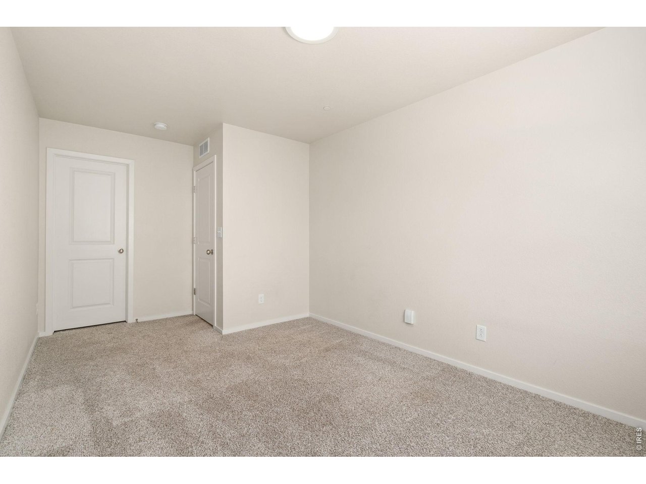 Property Photo 18 3rd bedroom