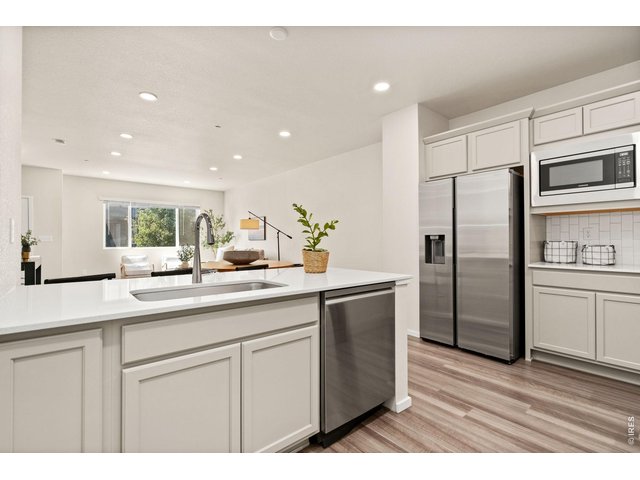 Property Photo 10 Kitchen