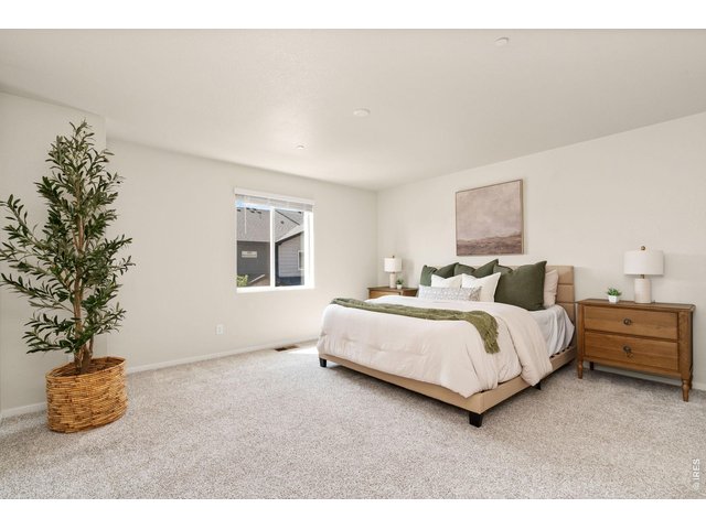Property Photo 11 Primary bedroom