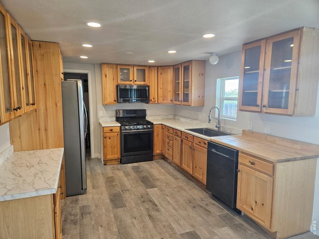Property Photo 3 Kitchen