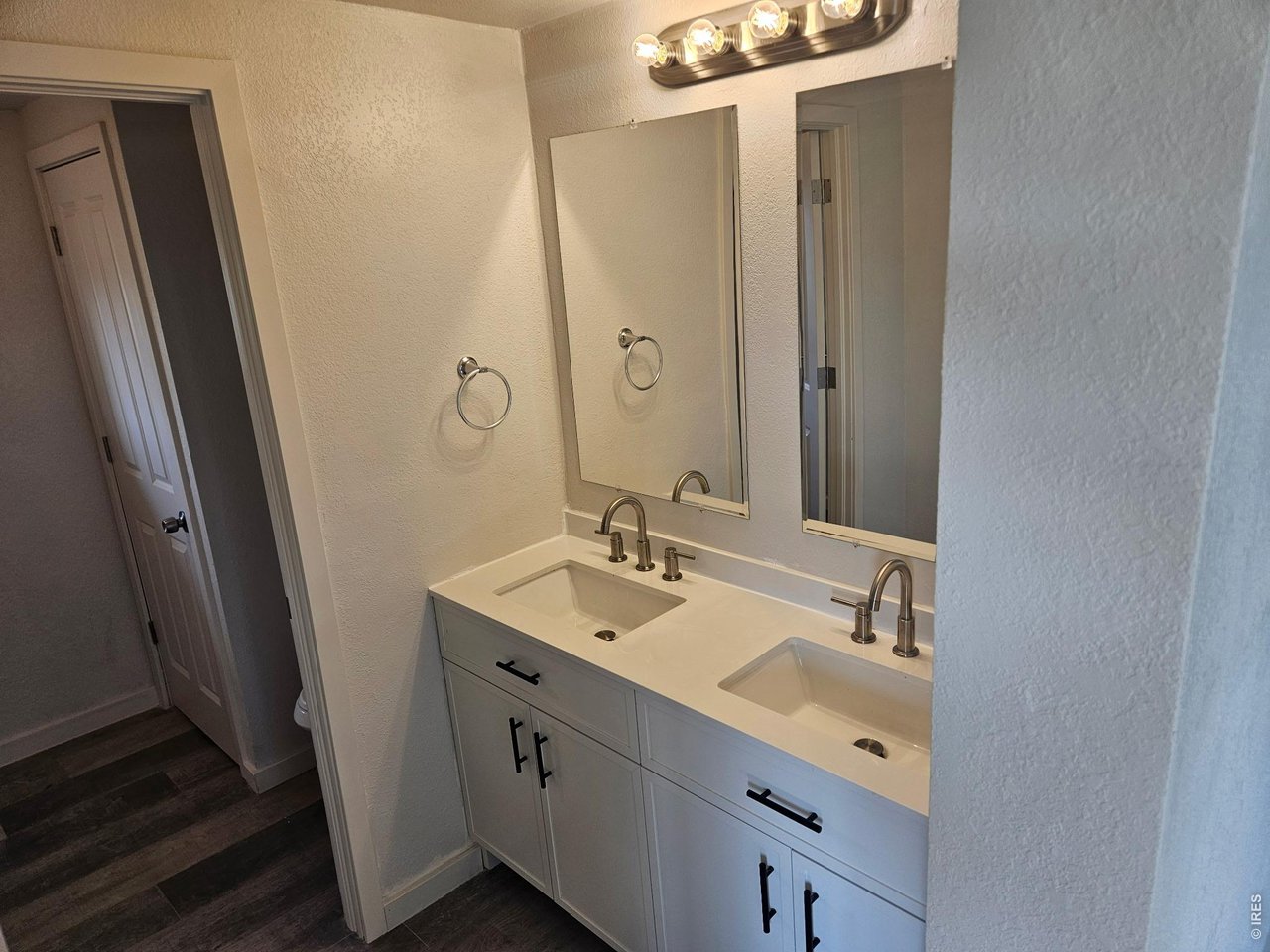 Property Photo 5 Master bath