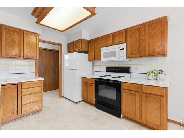 Property Photo 9 Lots of storage and counter top space in the kitchen. Recently painted kitchen and nook.