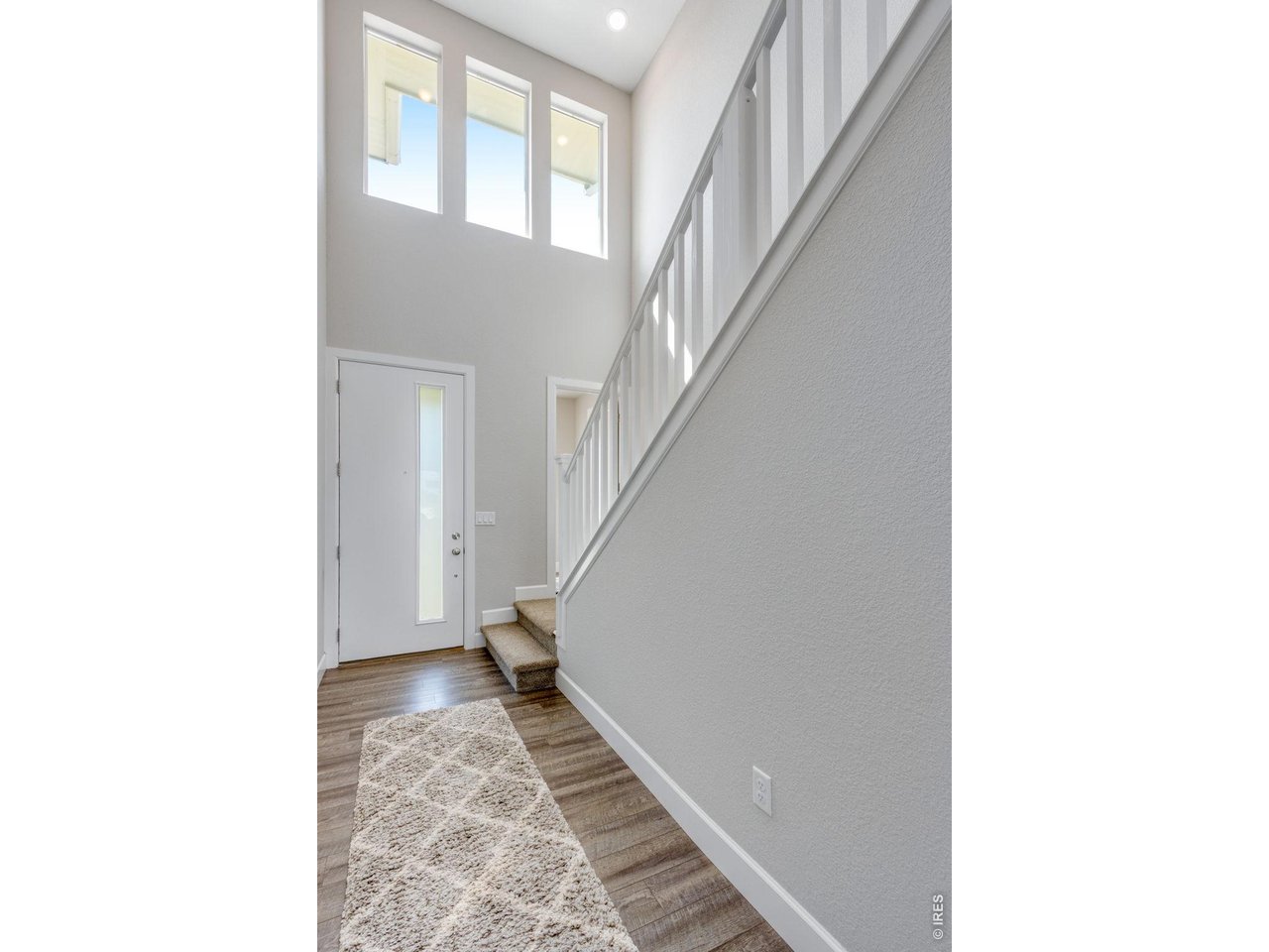 Property Photo 6 Very bright Home!
