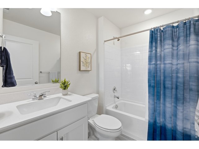 Property Photo 31 Full ensuite bathroom.