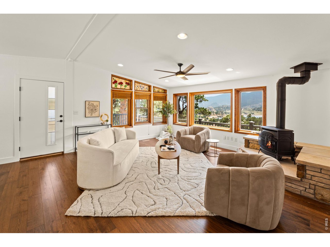 Property Photo 8 Lots of Natural Light!