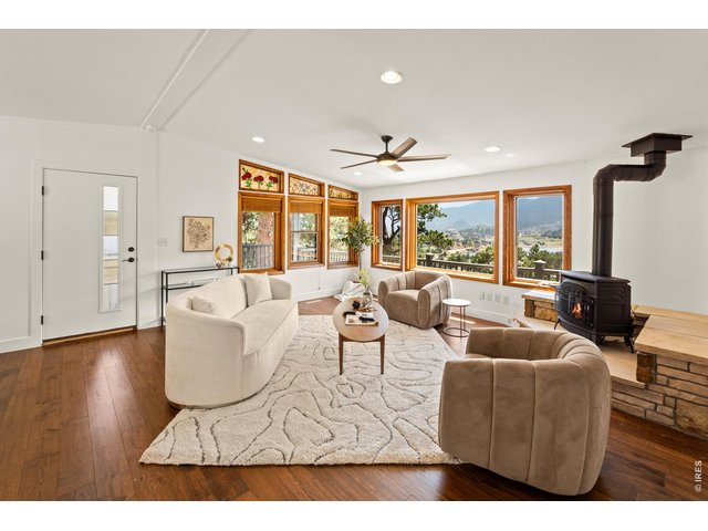 Property Photo 8 Lots of Natural Light!