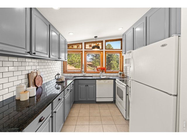 Property Photo 45 Light & Bright Kitchen