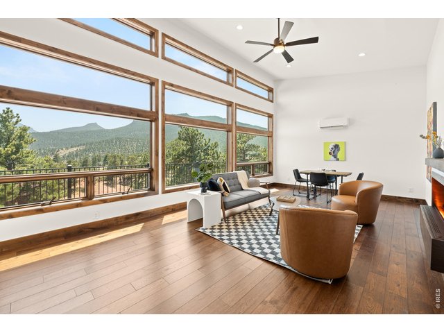 Property Photo 30 Art Studio, Gym, Game Room, Large Home Office, Music Studio... Endless Opportunities!